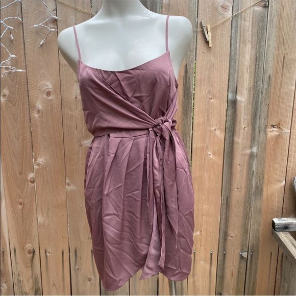 BCBG generation wrap mini dress size 6 NWT - Picture 1 of 7